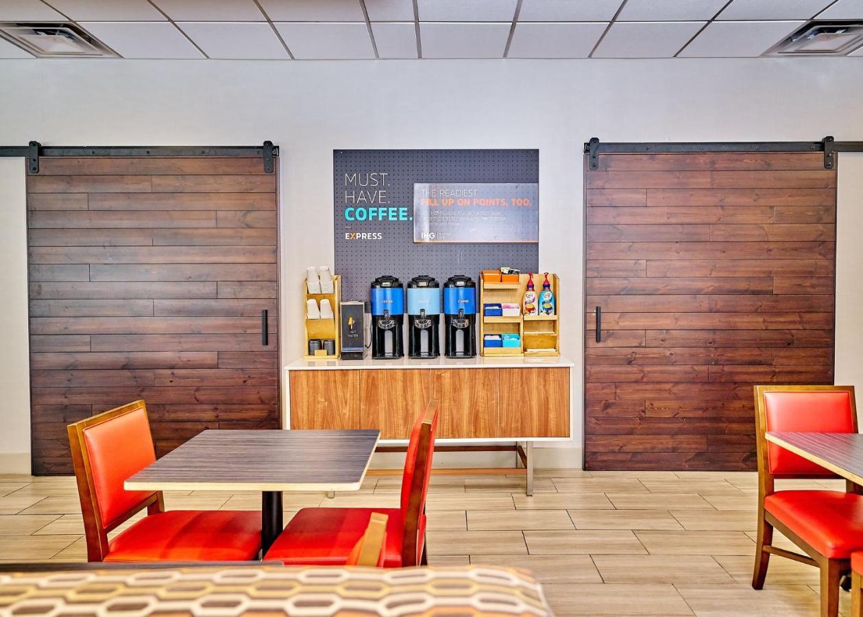 Holiday Inn Express Charleston-Civic Center By Ihg Kültér fotó