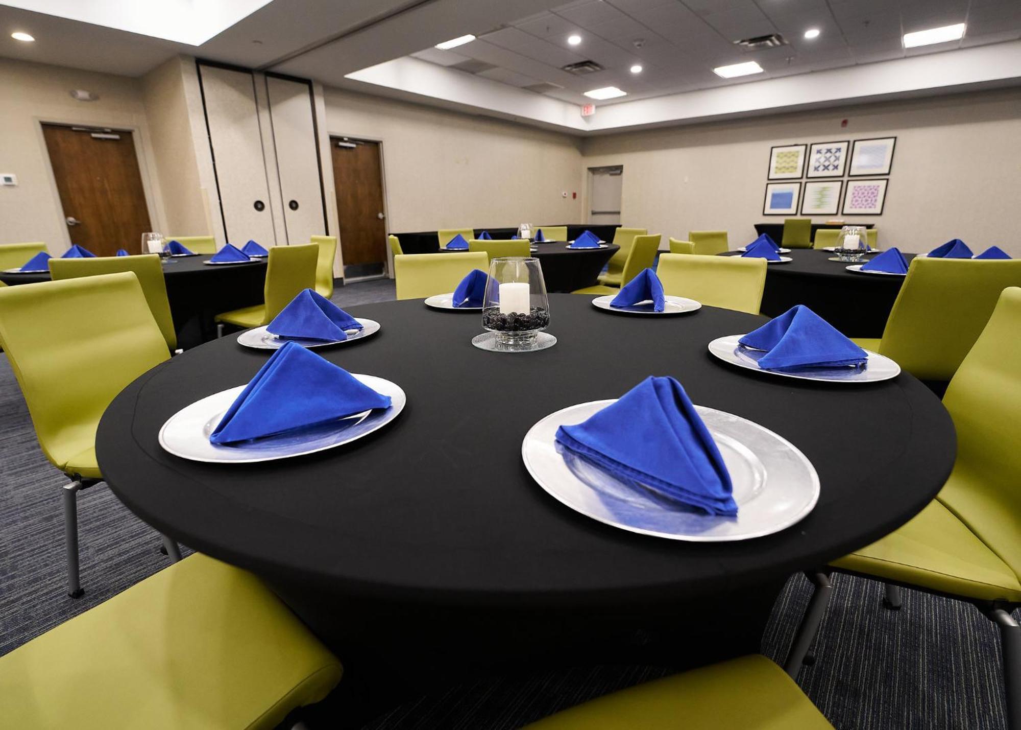 Holiday Inn Express Charleston-Civic Center By Ihg Kültér fotó